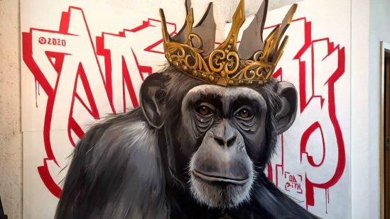 painting - king ape with crown