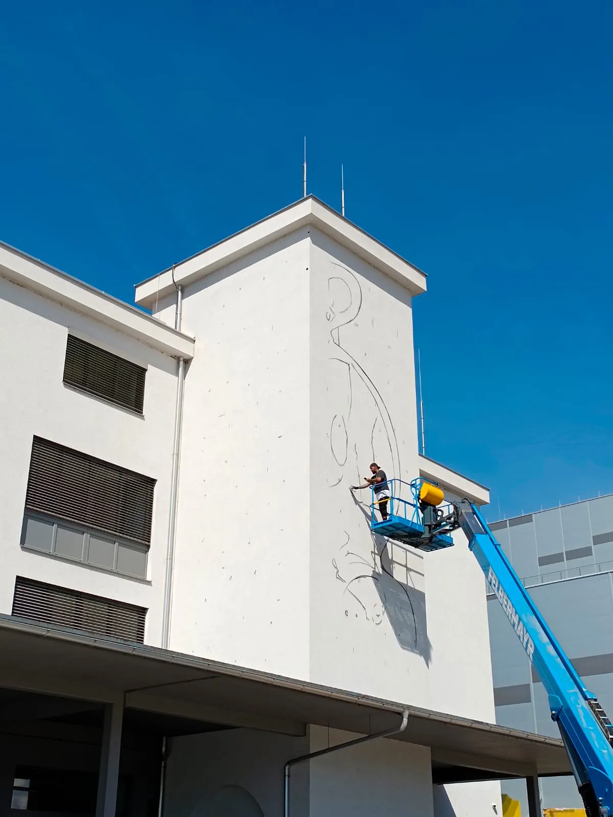 Close-up of Odeith's anamorphic chrome drop mural showing reflections, highlights and shadows